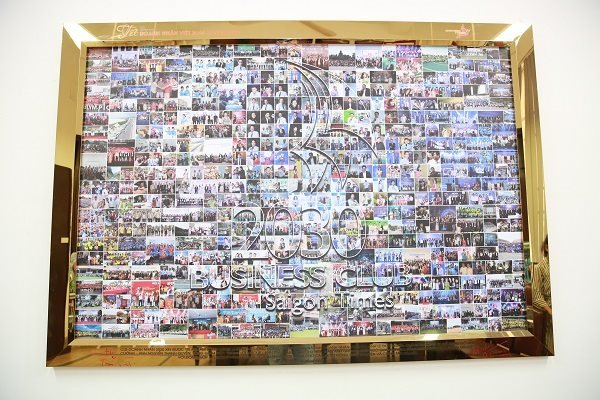 Bức tranh tỉ đô có kích thước 1m9 x 1m3. Bức tranh tỉ đô có kích thước 1m9 x 1m3.